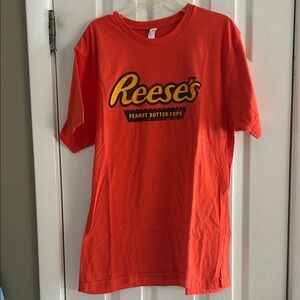 LIVE AND TELL REESE' S LOGO  T-SHIRT SIZE M
